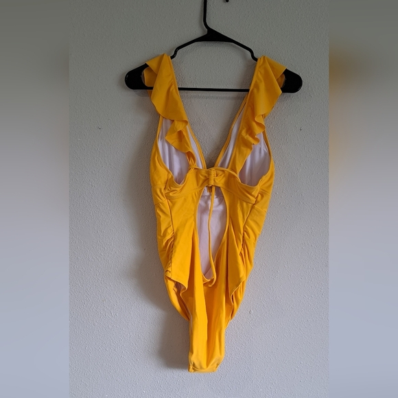 Cupshe XXL Seaside Ruffled Vneck Swimsuit - Picture 9 of 10